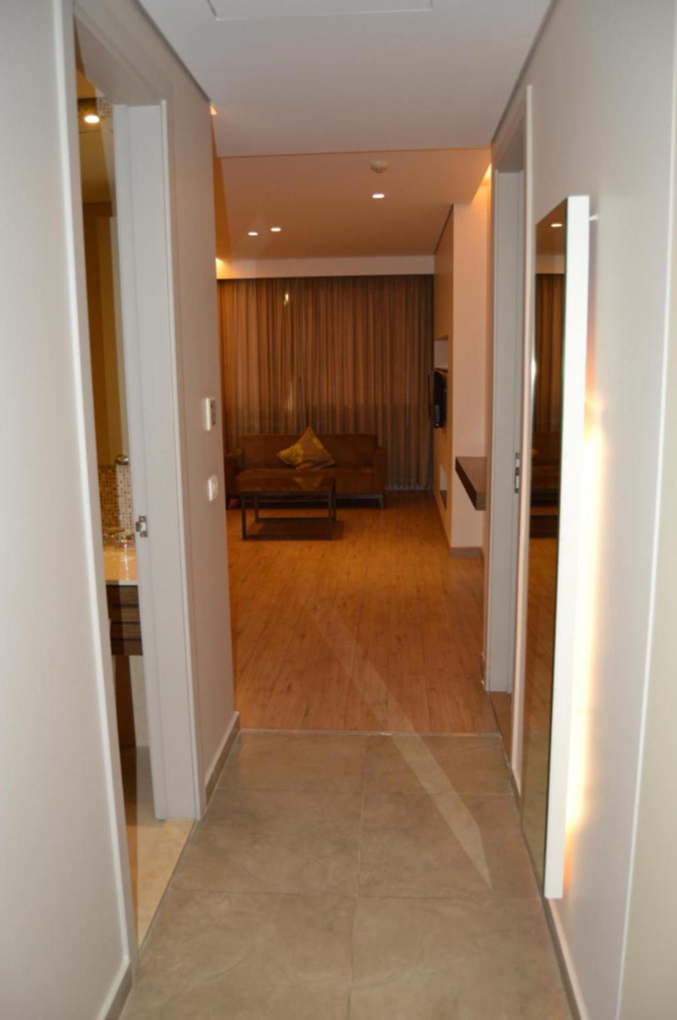 Country Lodge Hotel & Resort Beirut Room photo